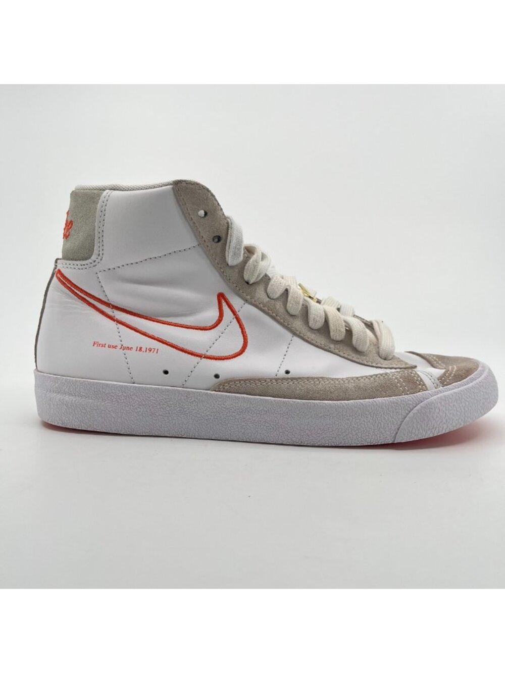 Nike Blazer Mid '77 SE Womens Size 10 White Athletic Leather Shoes Sneakers
